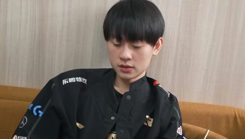 Ming在FPX比赛中比赛局势复杂，最后时刻胜出引发热议！-爱游戏注册