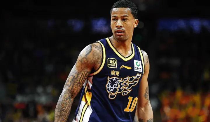 塔图姆在巴塞罗那比赛中持续失利，大比分获胜引发热议！的简单介绍-爱游戏官网